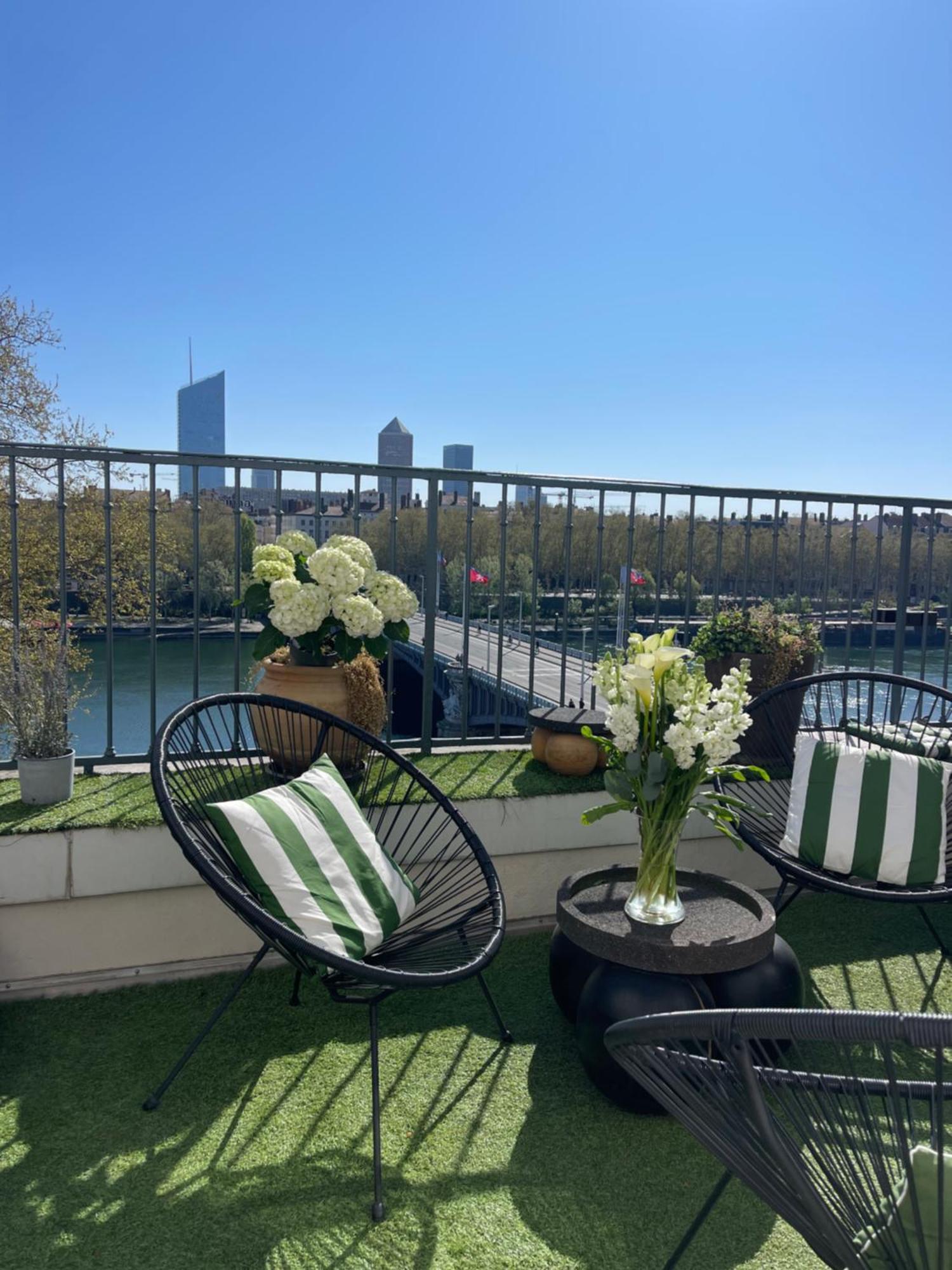 Coeur De Lyon Avec Terrasse Et Jacuzzi Apartment Bagian luar foto